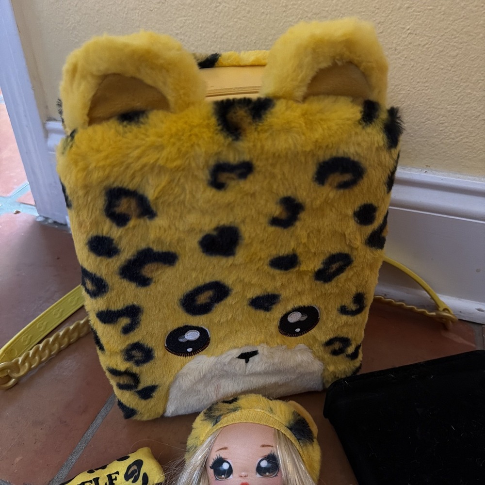 Na!Na!Na! Surprise Yellow HardCase Backpack Gold Leopard Print & Doll With Shoes - Picture 4 of 9